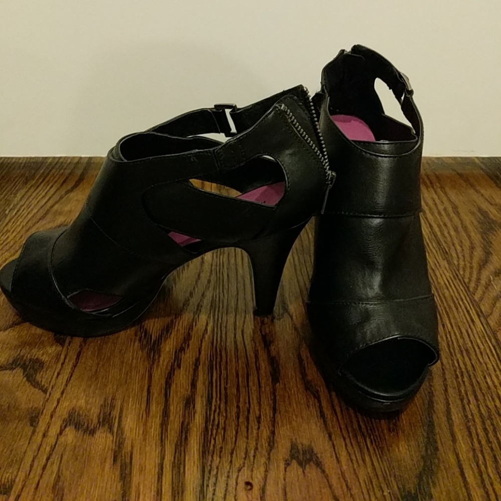 Leather madden girl heels size 8.5